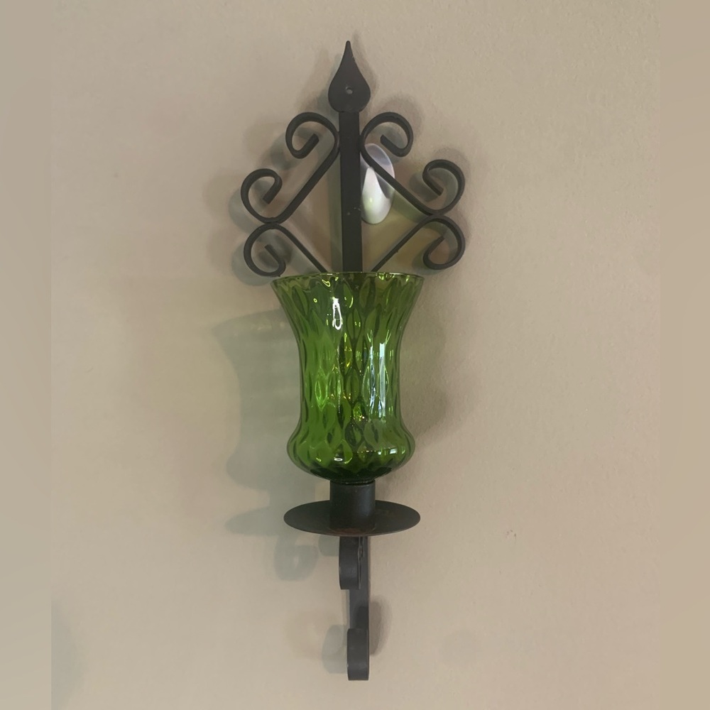 Elegant Green and Black Wall Hooks with Ornate Design